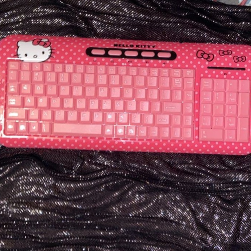 2012 hello kitty Sanrio keyboard from 2012 plug ‘n play